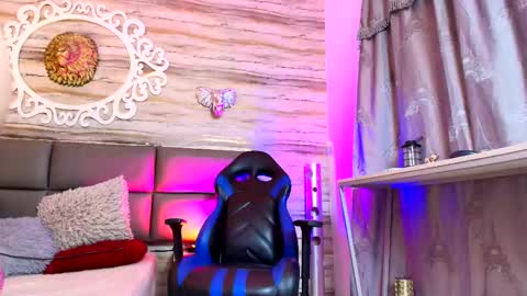 Snapshot of bella_salvatore chatting on 09-26-25, 04:38 online show from 09-26-25, 04:38