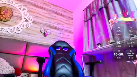 Snapshot of bella_salvatore chatting on 09-26-25, 04:44 online show from 09-26-25, 04:44