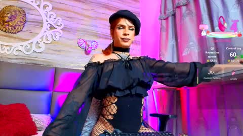 Snapshot of bella_salvatore chatting on 09-28-25, 05:51 online show from 09-28-25, 05:51