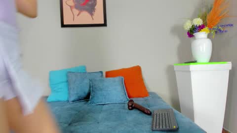 Snapshot of bella_sstone chatting on 11-06-25, 11:33 bella_sstone online show from 11-06-25, 11:33