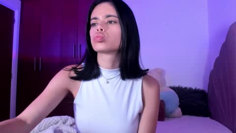 Snapshot of bella_sun_ chatting on 02-19-25, 05:49 Valeria Model Independent online show from 02-19-25, 05:49