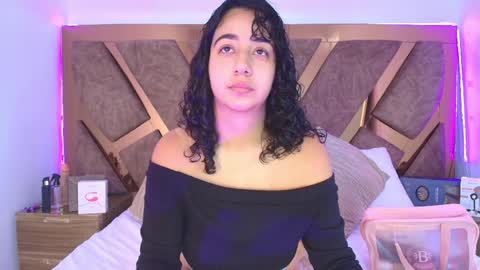 Snapshot of bella_swwan_ chatting on 04-11-26, 02:43 Bella Swwan online show from 04-11-26, 02:43