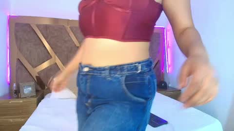 Snapshot of bella_swwan_ chatting on 04-12-26, 02:00 Bella Swwan online show from 04-12-26, 02:00