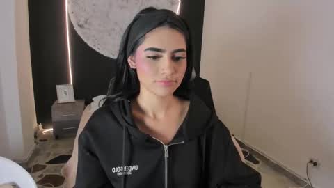 bellaastorm online show from 10-18-25, 09:04