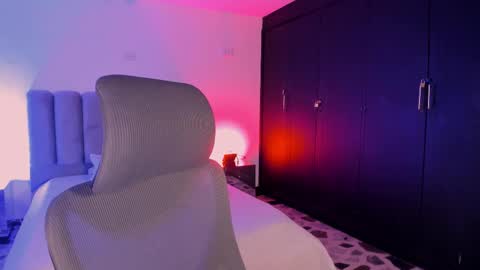 Snapshot of bellaastorm chatting on 11-14-25, 09:46 bellaastorm online show from 11-14-25, 09:46