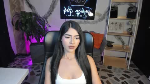 Snapshot of bellaastorm chatting on 12-15-25, 04:28 bellaastorm online show from 12-15-25, 04:28