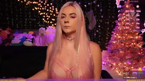 Snapshot of bellabearts chatting on 12-19-24, 10:21 Bellalunabear trans JadePlant Cis online show from 12-19-24, 10:21