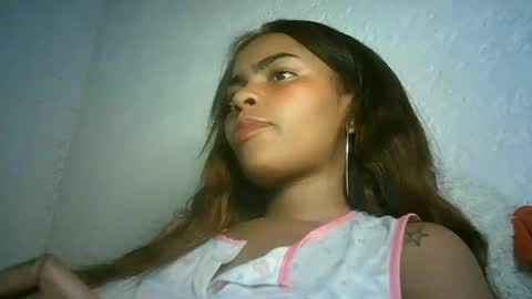 Snapshot of bellabeltra chatting on 12-19-24, 07:29 Bella online show from 12-19-24, 07:29