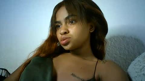 Snapshot of bellabeltra chatting on 12-30-24, 10:10 Bella online show from 12-30-24, 10:10