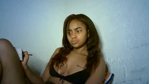 Snapshot of bellabeltra chatting on 01-19-25, 10:39 Bella online show from 01-19-25, 10:39