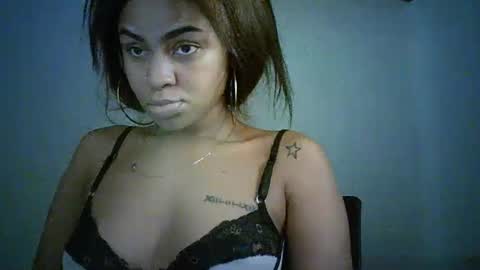 Snapshot of bellabeltra chatting on 02-11-25, 11:32 Bella online show from 02-11-25, 11:32