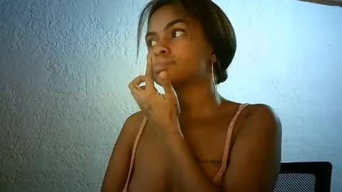 Snapshot of bellabeltra chatting on 03-11-25, 08:52 Bella online show from 03-11-25, 08:52