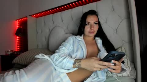 Snapshot of bellablackuk chatting on 05-17-26, 08:38 Bella Black online show from 05-17-26, 08:38