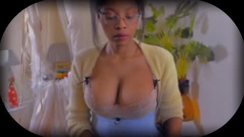 Snapshot of bellahproudly chatting on 10-16-25, 04:13 Bellah online show from 10-16-25, 04:13