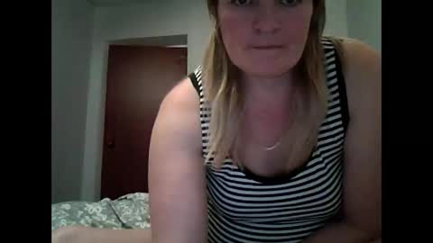 bellalove335 online show from 12-24-24, 09:28