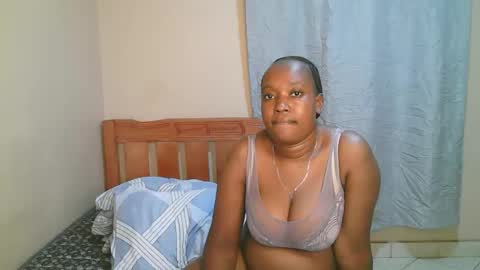 Snapshot of bellalure33 chatting on 10-28-25, 12:03 Bella online show from 10-28-25, 12:03