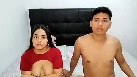 Snapshot of bellami_2508 chatting on 02-14-25, 04:47 Paola 22 and Andres 24 online show from 02-14-25, 04:47