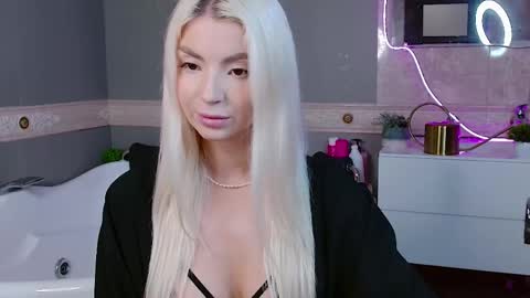 Bella online show from 05-19-26, 12:44