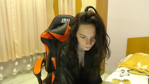 bellaqueen0701 online show from 02-16-25, 09:59