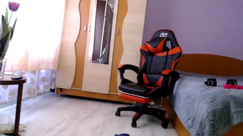 bellaqueen0701 online show from 03-10-25, 07:32