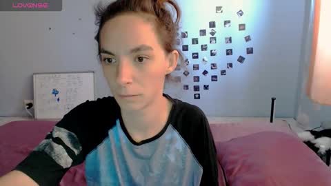 bellaqueen0701 online show from 11-21-25, 10:03