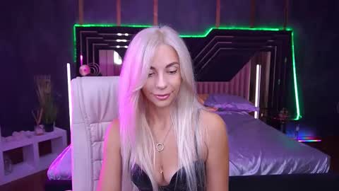 Bella online show from 10-08-25, 01:09