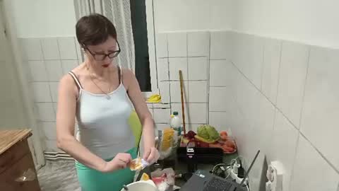 Emma online show from 06-12-26, 07:02