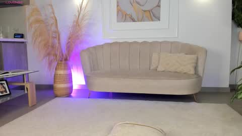 CALL ME BELLA online show from 10-29-25, 01:08