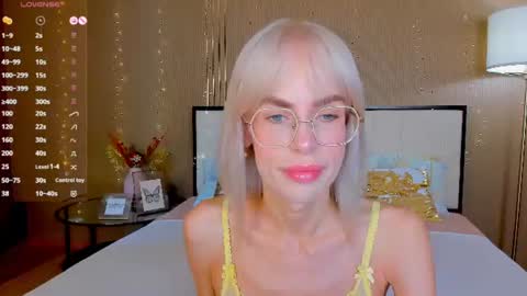Bella online show from 06-25-26, 01:05