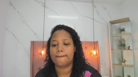 Snapshot of belle_brunette chatting on 02-20-26, 11:32 belle online show from 02-20-26, 11:32