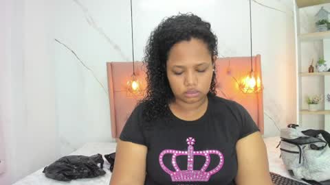 Snapshot of belle_brunette chatting on 04-12-26, 12:54 belle online show from 04-12-26, 12:54