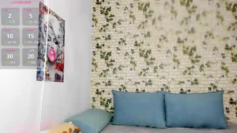 LucyJelly online show from 01-08-25, 04:33