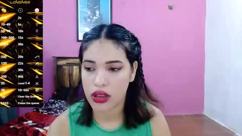 Snapshot of belle_katty000 chatting on 10-30-25, 07:14 SOFIA online show from 10-30-25, 07:14