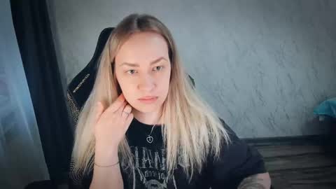 Your Annabelle Wolf  online show from 05-25-26, 06:03