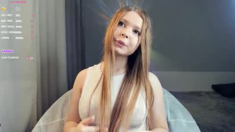 Snapshot of bellidream chatting on 09-22-25, 06:10 Bella online show from 09-22-25, 06:10