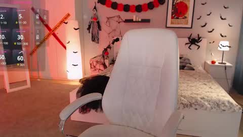 Bella online show from 10-31-25, 01:17