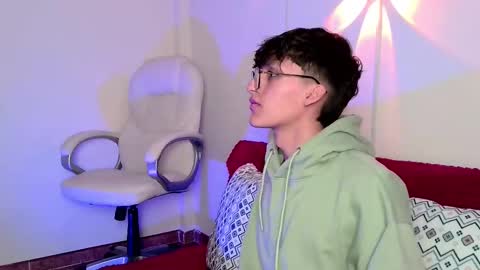 Neon online show from 10-14-25, 11:22