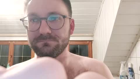 Snapshot of ben00189 chatting on 12-30-24, 06:05 ben00189 online show from 12-30-24, 06:05