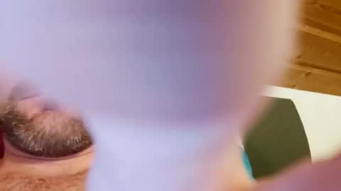 Snapshot of ben00189 chatting on 09-12-25, 05:24 ben00189 online show from 09-12-25, 05:24