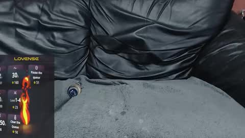 Snapshot of bencrow chatting on 10-17-25, 10:12 Bencrow online show from 10-17-25, 10:12