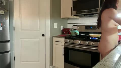 Snapshot of bendlikebecks chatting on 02-15-26, 01:02 bendlikebecks online show from 02-15-26, 01:02