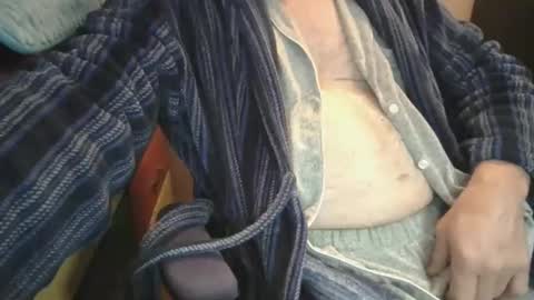 Snapshot of bendrinkin chatting on 10-25-25, 10:01 bendrinkin online show from 10-25-25, 10:01