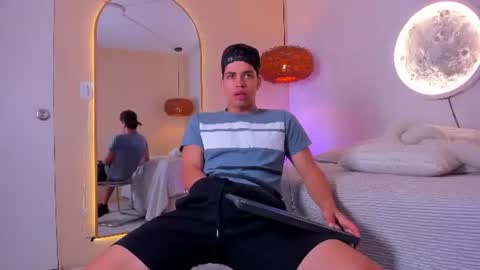 BENJAMIN online show from 06-11-26, 02:53