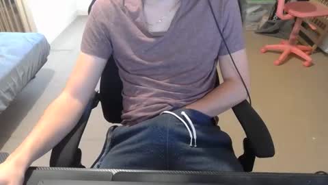 Snapshot of benjifrenchifirst chatting on 10-31-25, 07:42 Benjifrenchi online show from 10-31-25, 07:42