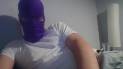 Snapshot of bennybueno chatting on 03-28-26, 03:28 bennybueno online show from 03-28-26, 03:28