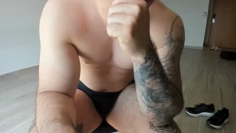 Snapshot of benthebodybuilder chatting on 03-10-26, 05:51 Ben Braxton online show from 03-10-26, 05:51