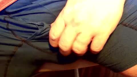 Snapshot of bentley507070 chatting on 11-17-25, 05:08 Ben online show from 11-17-25, 05:08