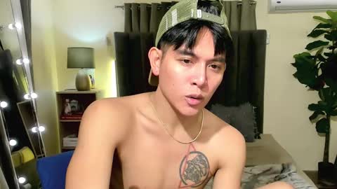 Snapshot of bentlyfuck chatting on 11-28-25, 09:06 bentlyfuck online show from 11-28-25, 09:06