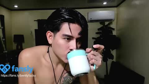 Snapshot of bentlyfuck chatting on 01-11-26, 08:25 bentlyfuck online show from 01-11-26, 08:25