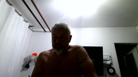 Snapshot of berg_boy chatting on 08-04-26, 03:32 Martin online show from 08-04-26, 03:32